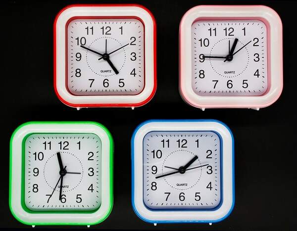 Будильник №635В пл. прямокут. циферблат білий (10.2 * 10.3) см в кор. 4кол. з шум. (100) (шт.)